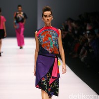 Koleksi Lenny Agustin mengusung tema Jaranan di Jakarta Fashion Week 2017. Senayan City. Jakarta. [Foto: Mohammad Abduh/Wolipop]