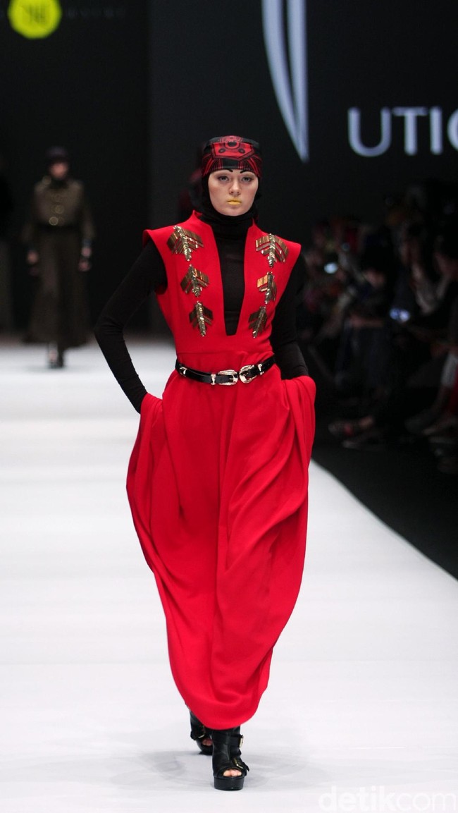 Koleksi Norma Hauri mengangkat tema Road Chic di Jakarta Fashion Week 2017. Senayan City. Jakarta. [Foto: Mohammad Abduh/Wolipop]