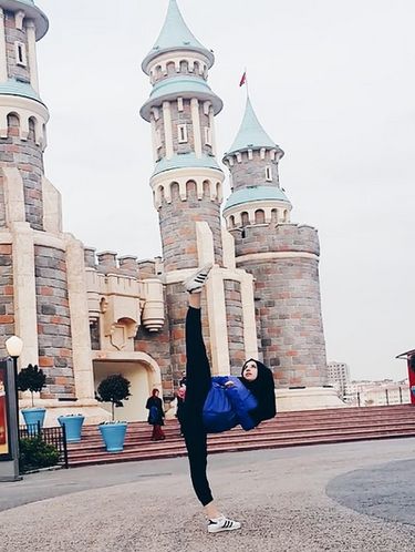 Foto: Aksi Keren Kubra Dagli, Hijabers Berdarah Turki Jawara Taekwondo Dunia