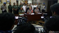 Suasana jumpa pers Pangdam Jaya Mayjen Teddy Lhaksmana dan Kapolda Metro Jaya Irjen Mochamad Iriawan.