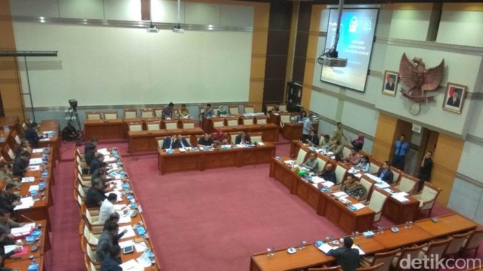 Di DPR, Jaksa Agung Beberkan Penanganan Cepat Perkara Ahok
