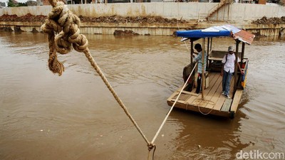 Potong Kompas Dengan Perahu Eretan