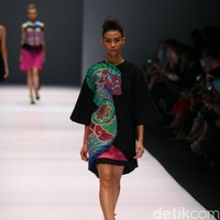 Koleksi Lenny Agustin mengusung tema Jaranan di Jakarta Fashion Week 2017. Senayan City. Jakarta. [Foto: Mohammad Abduh/Wolipop]