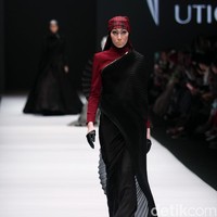Koleksi Norma Hauri mengangkat tema Road Chic di Jakarta Fashion Week 2017. Senayan City. Jakarta. [Foto: Mohammad Abduh/Wolipop]