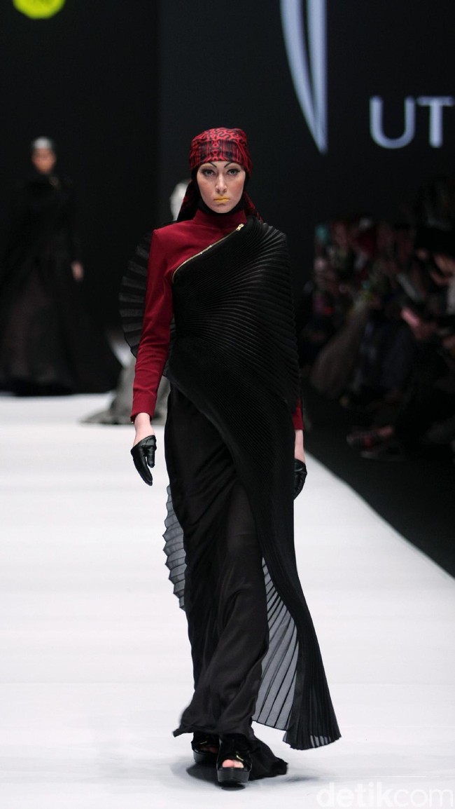 Koleksi Norma Hauri mengangkat tema Road Chic di Jakarta Fashion Week 2017. Senayan City. Jakarta. [Foto: Mohammad Abduh/Wolipop]