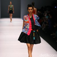 Koleksi Lenny Agustin mengusung tema Jaranan di Jakarta Fashion Week 2017. Senayan City. Jakarta. [Foto: Mohammad Abduh/Wolipop]