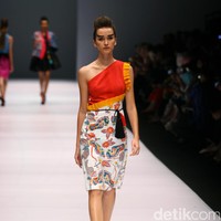 Koleksi Lenny Agustin mengusung tema Jaranan di Jakarta Fashion Week 2017. Senayan City. Jakarta. [Foto: Mohammad Abduh/Wolipop]
