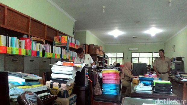 Usai Periksa Ruang Sekda, KPK Geledah Kantor Dinas PU Cipta Karya Jombang
