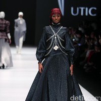 Koleksi Norma Hauri mengangkat tema Road Chic di Jakarta Fashion Week 2017. Senayan City. Jakarta. [Foto: Mohammad Abduh/Wolipop]