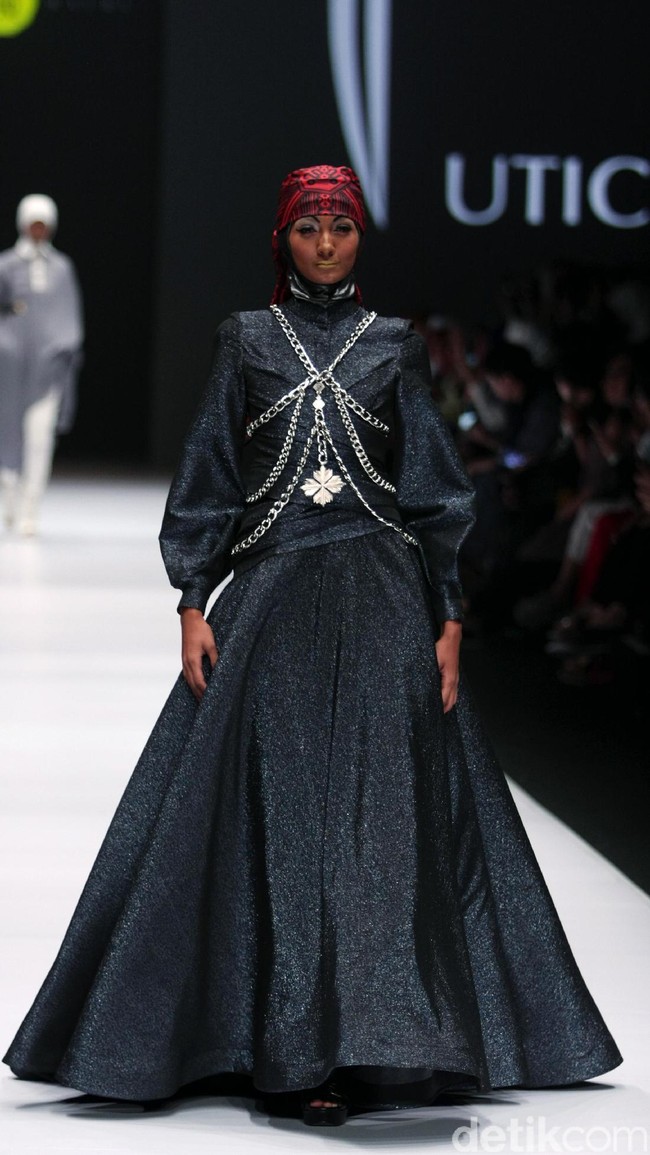 Koleksi Norma Hauri mengangkat tema Road Chic di Jakarta Fashion Week 2017. Senayan City. Jakarta. [Foto: Mohammad Abduh/Wolipop]