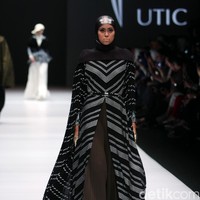 Koleksi Norma Hauri mengangkat tema Road Chic di Jakarta Fashion Week 2017. Senayan City. Jakarta. [Foto: Mohammad Abduh/Wolipop]