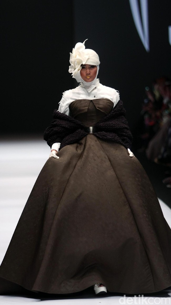 Koleksi Norma Hauri mengangkat tema Road Chic di Jakarta Fashion Week 2017. Senayan City. Jakarta. [Foto: Mohammad Abduh/Wolipop]