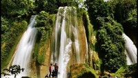 Salah satu buktinya adalah Curug Cikaso. Air terjun ini cukup unik, karena memiliki 3 titik air terjun yang berdampingan dalam satu lokasi (Yizreel Tuerah/dTraveler)