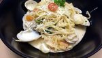 Menikmati Pasta Linguine Creamy Ditemani Blueberry Cheesecake yang Lembut