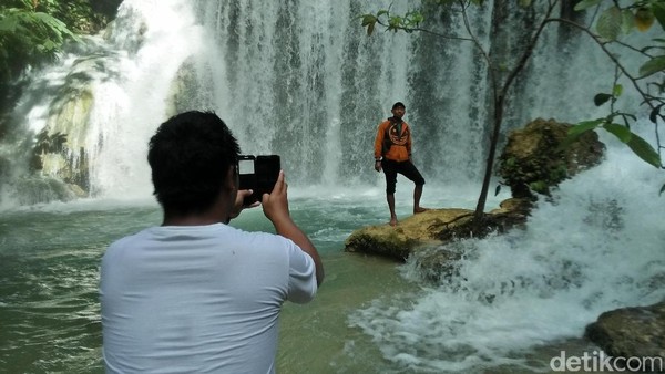 Asyiknya Basah-basahan di Air Terjun Piala, Sulawesi tengah