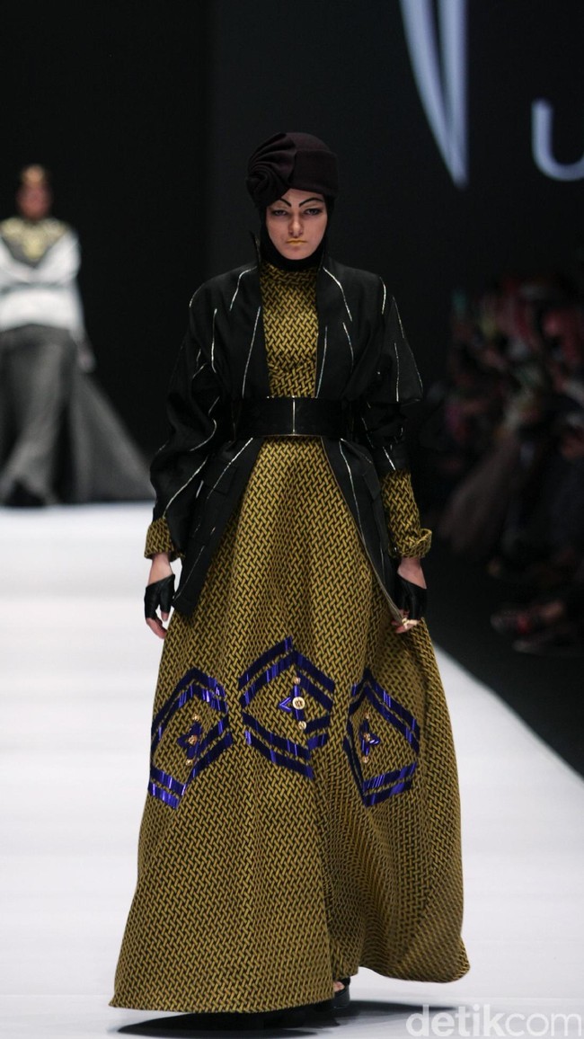 Koleksi Norma Hauri mengangkat tema Road Chic di Jakarta Fashion Week 2017. Senayan City. Jakarta. [Foto: Mohammad Abduh/Wolipop]