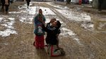 Anak-anak Pengungsi Irak Tetap Asyik Bermain