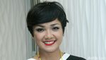Bibir Merah Nirina Zubir
