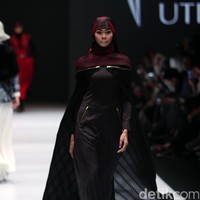 Koleksi Norma Hauri mengangkat tema Road Chic di Jakarta Fashion Week 2017. Senayan City. Jakarta. [Foto: Mohammad Abduh/Wolipop]