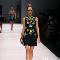 Koleksi Lenny Agustin mengusung tema Jaranan di Jakarta Fashion Week 2017. Senayan City. Jakarta. [Foto: Mohammad Abduh/Wolipop]