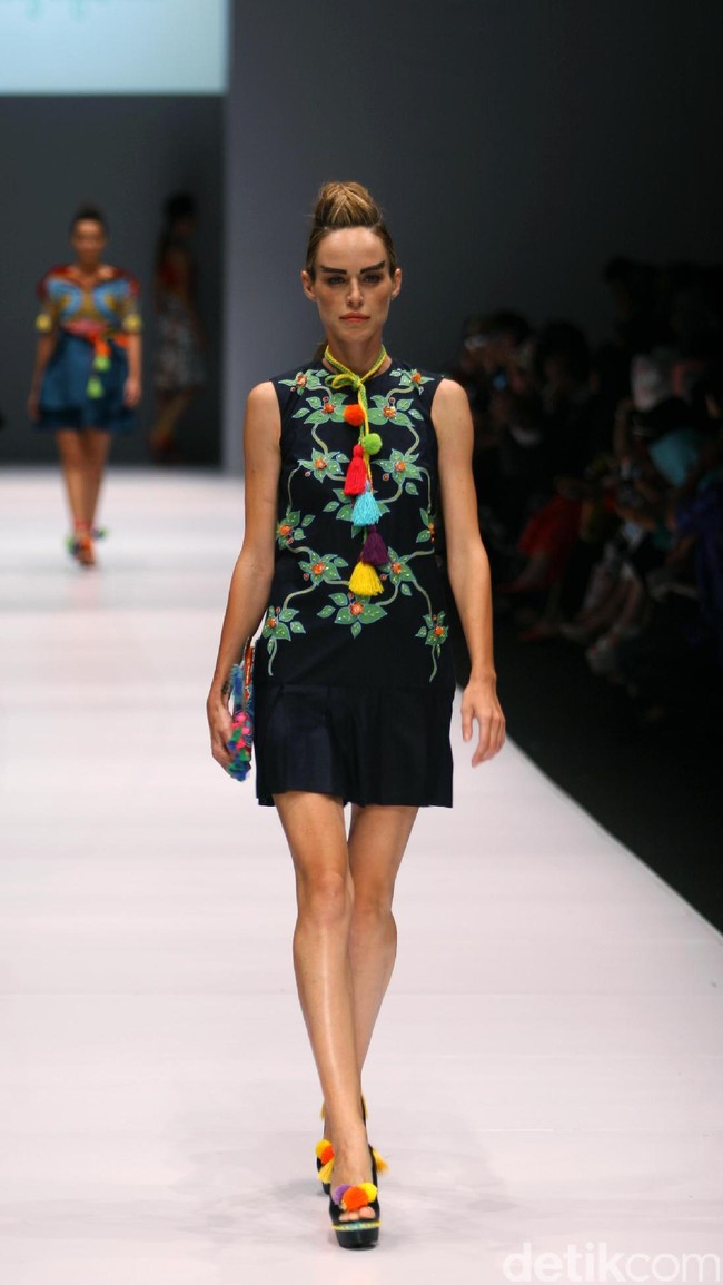 Koleksi Lenny Agustin mengusung tema Jaranan di Jakarta Fashion Week 2017. Senayan City. Jakarta. [Foto: Mohammad Abduh/Wolipop]