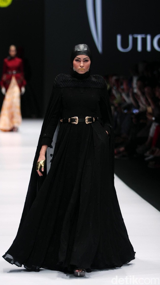 Koleksi Norma Hauri mengangkat tema Road Chic di Jakarta Fashion Week 2017. Senayan City. Jakarta. [Foto: Mohammad Abduh/Wolipop]