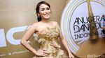 Muah...Kecupan Ayu Ting Ting