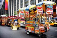 Anthony Bourdain Dukung Dewan Kota New York Perbanyak Izin Penjaja Makanan Kaki Lima