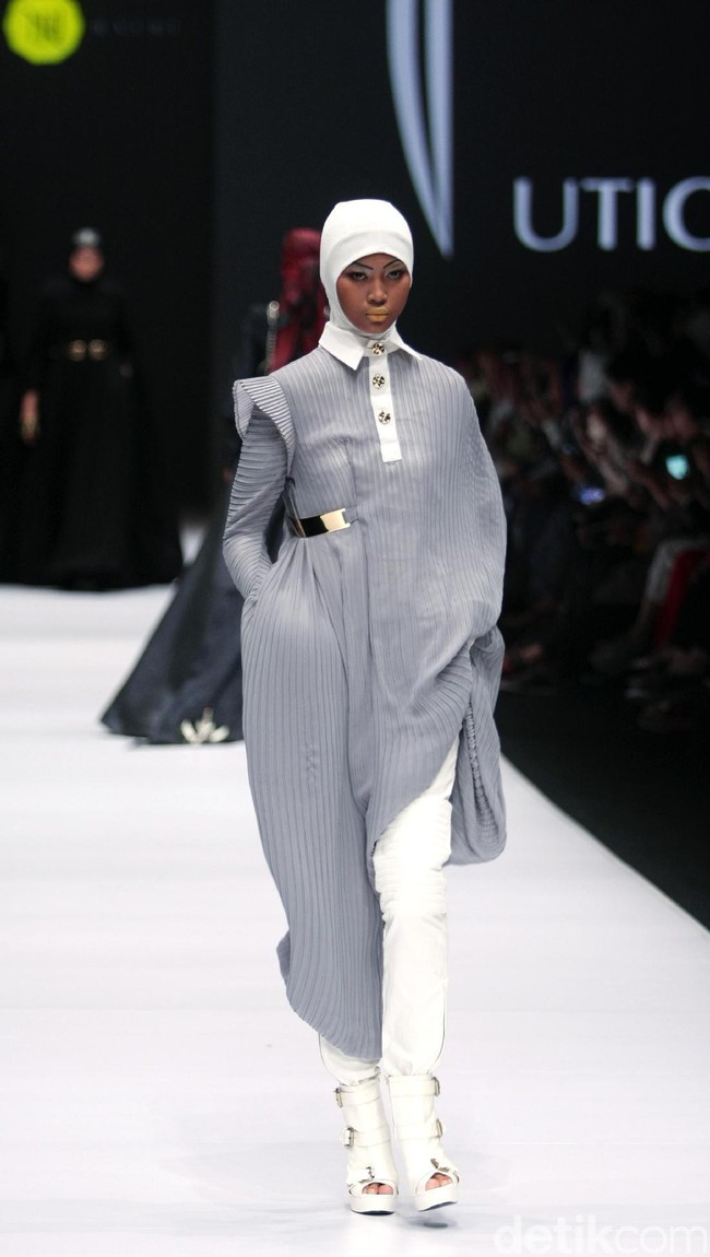 Koleksi Norma Hauri mengangkat tema Road Chic di Jakarta Fashion Week 2017. Senayan City. Jakarta. [Foto: Mohammad Abduh/Wolipop]