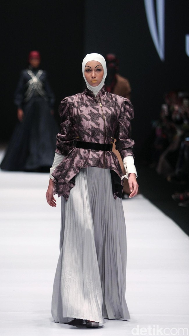 Koleksi Norma Hauri mengangkat tema Road Chic di Jakarta Fashion Week 2017. Senayan City. Jakarta. [Foto: Mohammad Abduh/Wolipop]
