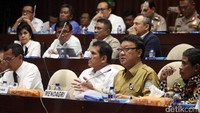 Mendagri Tjahjo Kumolo menjelaskan persiapan Pilkada serentak dan pengamanan.