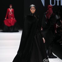 Koleksi Norma Hauri mengangkat tema Road Chic di Jakarta Fashion Week 2017. Senayan City. Jakarta. [Foto: Mohammad Abduh/Wolipop]