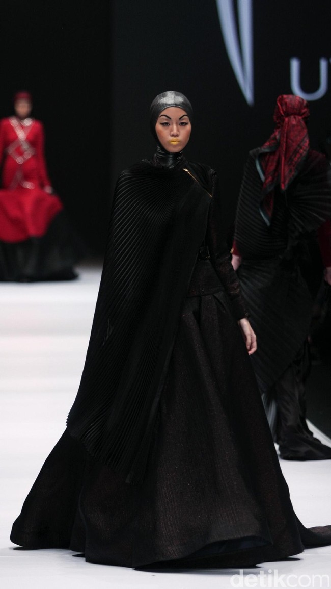 Koleksi Norma Hauri mengangkat tema Road Chic di Jakarta Fashion Week 2017. Senayan City. Jakarta. [Foto: Mohammad Abduh/Wolipop]