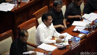 Prasetyo menjawab pertanyaan Komisi III seputar kasus Ahok.