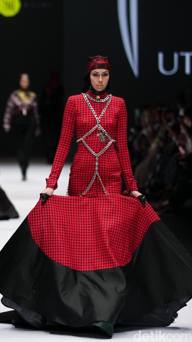 Koleksi Norma Hauri mengangkat tema Road Chic di Jakarta Fashion Week 2017. Senayan City. Jakarta. [Foto: Mohammad Abduh/Wolipop]