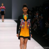 Koleksi Lenny Agustin mengusung tema Jaranan di Jakarta Fashion Week 2017. Senayan City. Jakarta. [Foto: Mohammad Abduh/Wolipop]