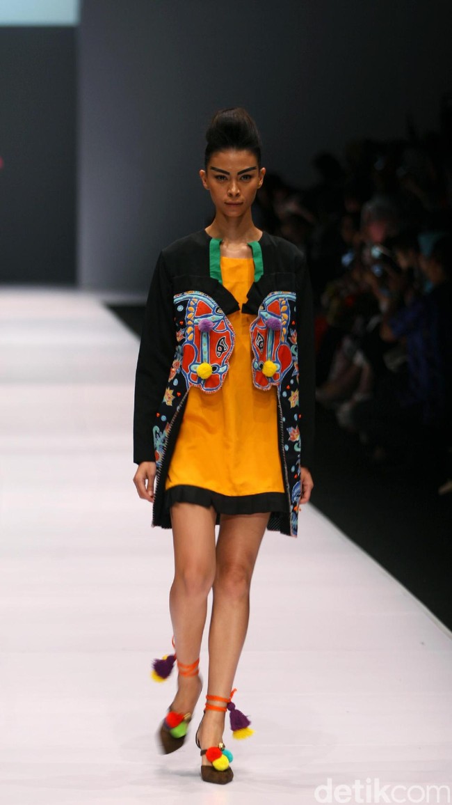 Koleksi Lenny Agustin mengusung tema Jaranan di Jakarta Fashion Week 2017. Senayan City. Jakarta. [Foto: Mohammad Abduh/Wolipop]