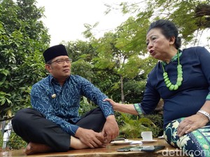 Bertamu ke Rumah Dinas Ridwan Kamil, Ceu Popong Nasihati Soal Pengendalian Emosi