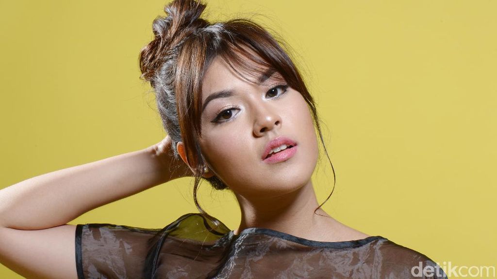 Gemas! Gaya Raisa Bolder in 2 Years Celeb of The Month