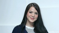 Baju yang dikenakan Alice ini sama dengan yang dipakainya beberapa waktu lalu. Foto: Pool/Ismail/detikFoto.
