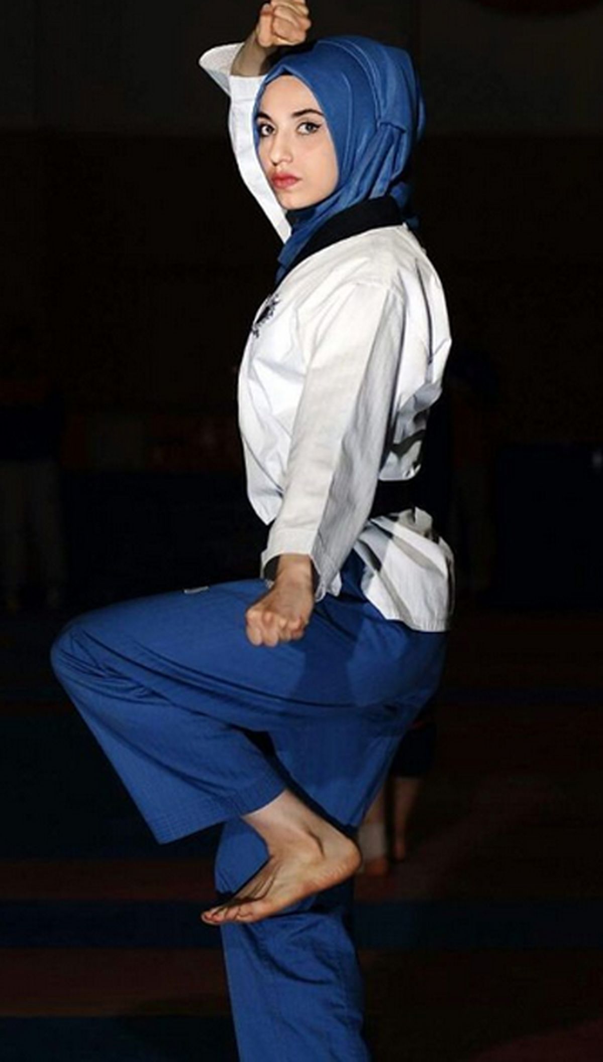 Qizlar bikinisiz va bikinisiz