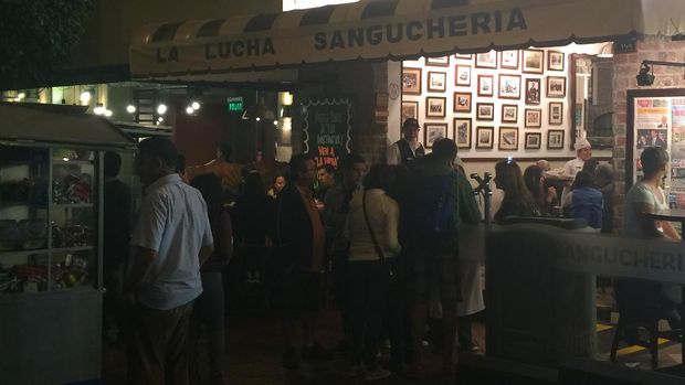 Ramainya kedai  (Angga Aliya/detikTravel)
