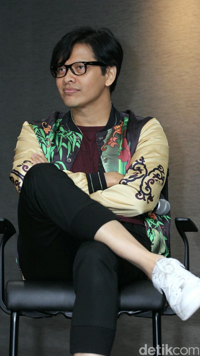 Armand Maulana seperti tak menua. Personel band Gigi itu kini berusia 46 tahun. Foto: Pool/Ismail/detikFoto