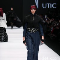Koleksi Norma Hauri mengangkat tema Road Chic di Jakarta Fashion Week 2017. Senayan City. Jakarta. [Foto: Mohammad Abduh/Wolipop]