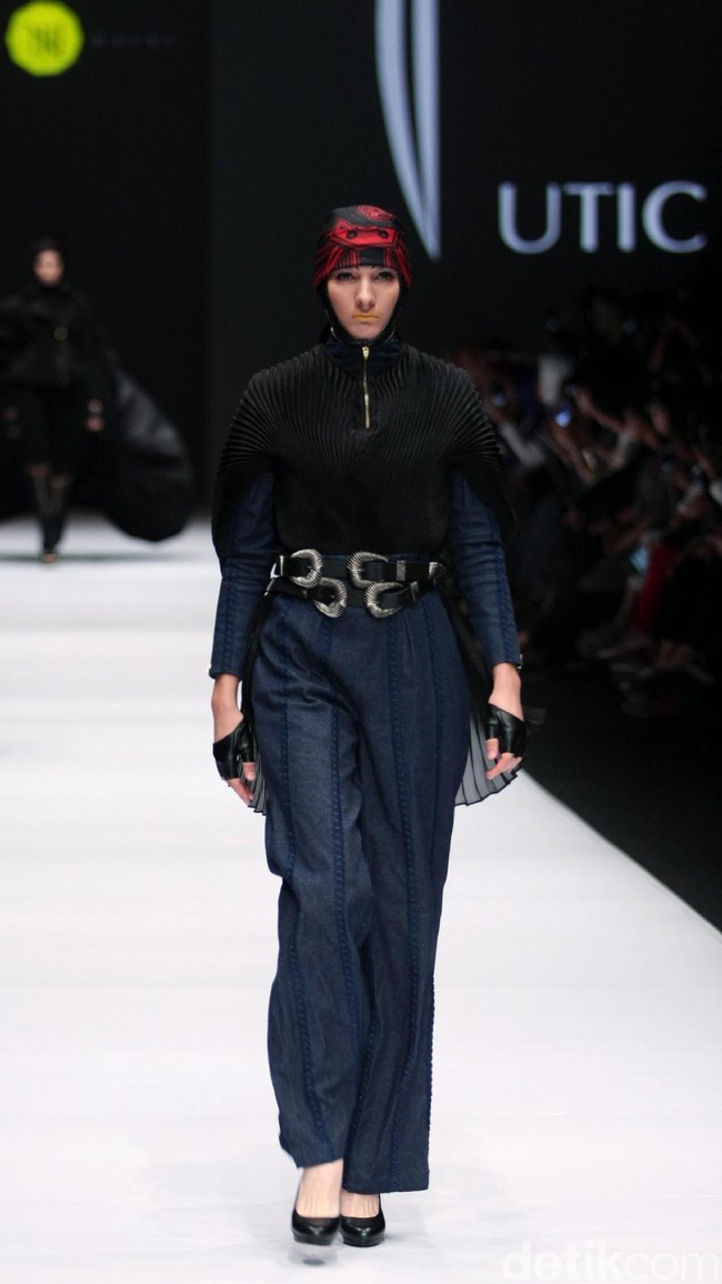 Koleksi Norma Hauri mengangkat tema Road Chic di Jakarta Fashion Week 2017. Senayan City. Jakarta. [Foto: Mohammad Abduh/Wolipop]