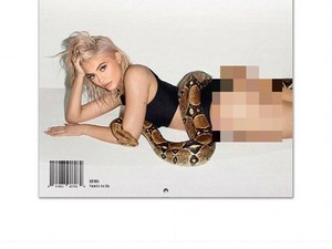 Kylie Jenner Foto Seksi Bareng Ular untuk Kalender 2017