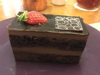 Almond Tree: Ngemil Enak <i>Linguine</i> Bersaus <i>Creamy</i> dan <i>Blueberry Cheesecake</i> yang Lembut Segar