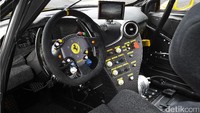 Transmisi F1 DCT memiliki strategi shifting balat terbaru yang memungkinkan mobil untuk berakselerasi dari posisi diam hingga RPM maksimal pada gigi 4 hanya enam detik.