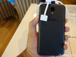 4 Ponsel Alcatel Serbu Indonesia