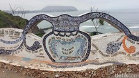 Foto: Taman ini memang tidak terlalu besar. Namun biasanya banyak dikunjungi pasangan traveler yang ingin bersantai sejenak (Angga/detikTravel)